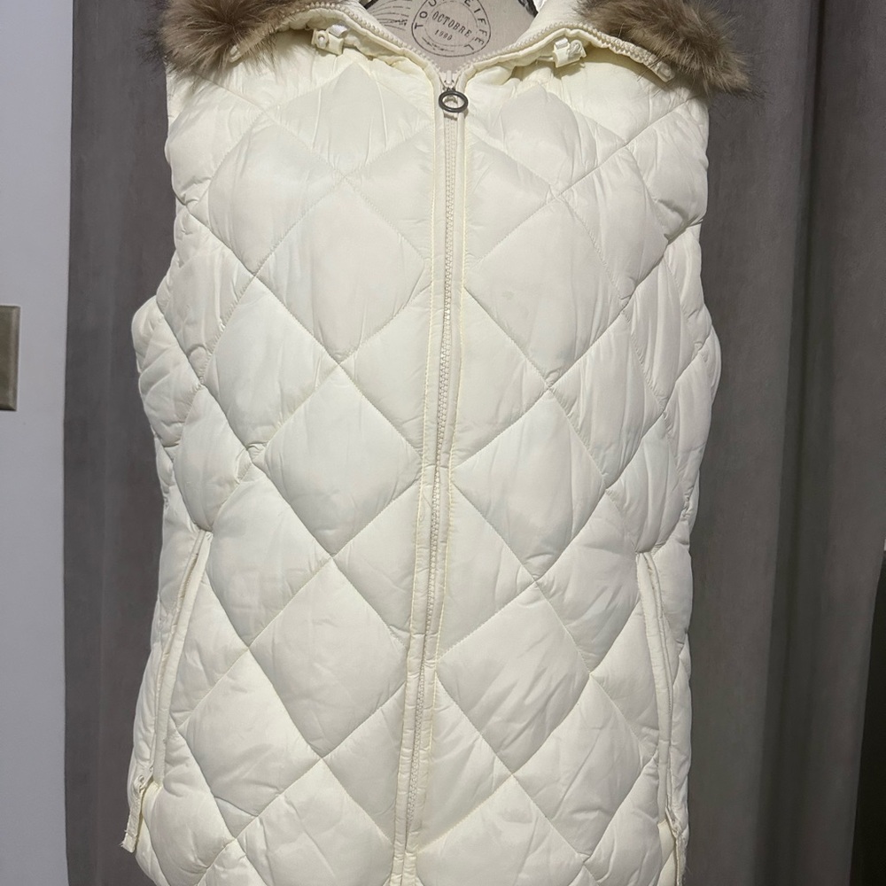 Indira Women's Quilted White Vest with Faux Fur Trim